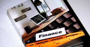 Inversión Bursátil: cómo navegar un mercado desafiante